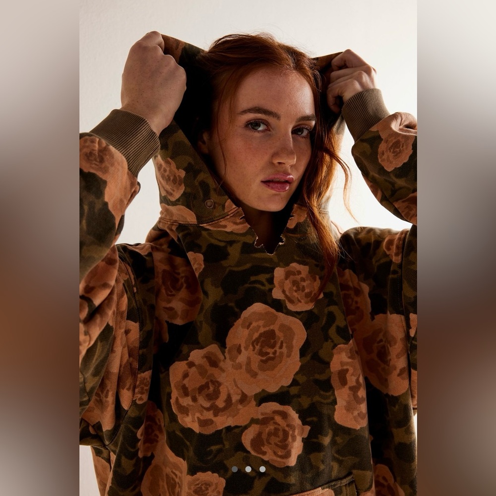 *We the Free It’s A Vibe Hoody* - Picture 4 of 6